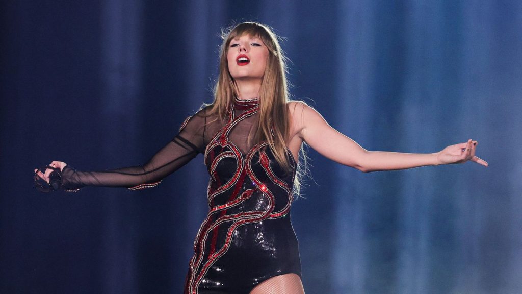 Taylor Swift Albümlerini Geri Alıyor- Radyo Ki